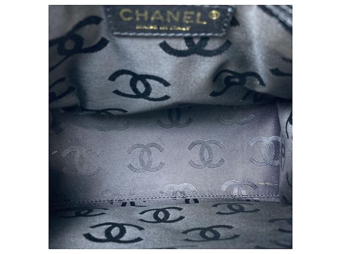 Chanel Camellia perforierte Handtasche Schwarz - Ansicht 8