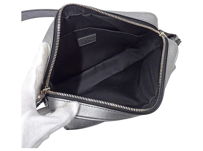 Sac à main Louis Vuitton Taigarama Métallisé - vue 5
