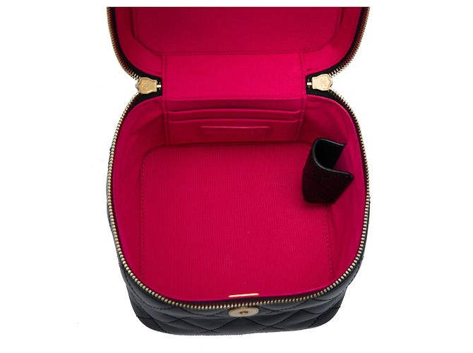 Petit Vanity Case Chanel en veau matelassé noir avec chaîne et barre - vue 4