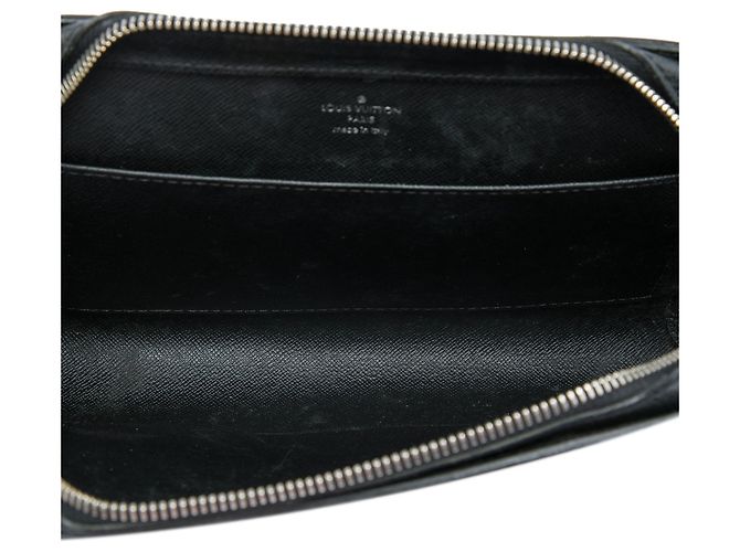 Louis Vuitton Pochette Baikal in Taiga nero - vista 4