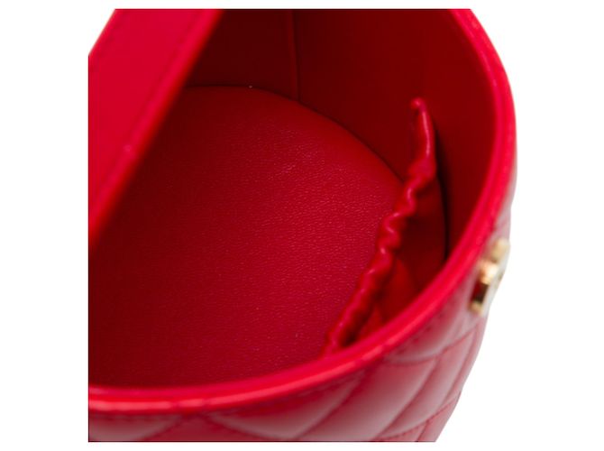 Chanel Runder Vanity Case aus rotem gestepptem Lammleder mit Henkel und CC-Kette - Ansicht 4