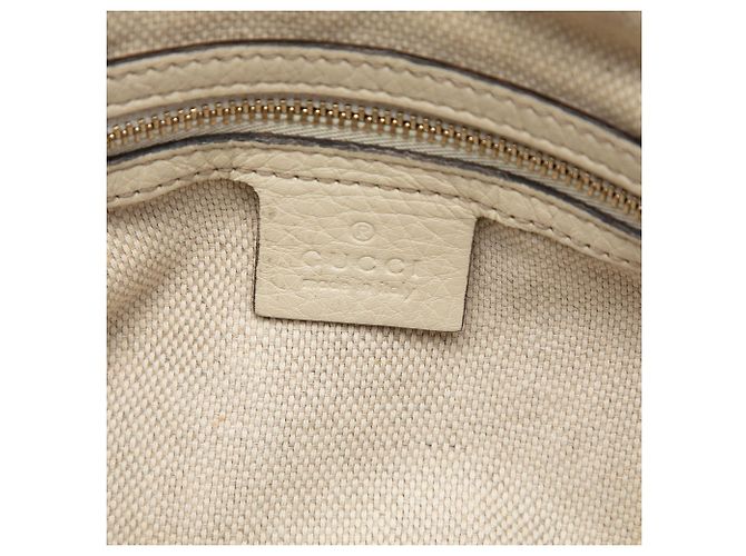 Borsa a tracolla Gucci Soho in pelle bianca con catena e zip Bianco - vista 5