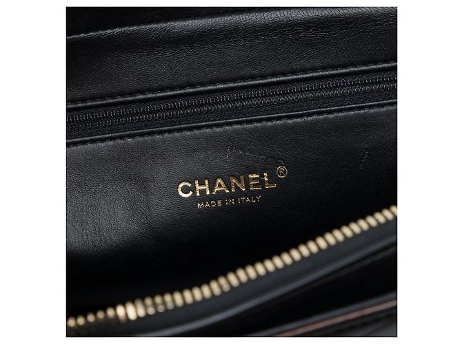Chanel Black CC Chevron Calfskin Medal Flap Nero - vista 5