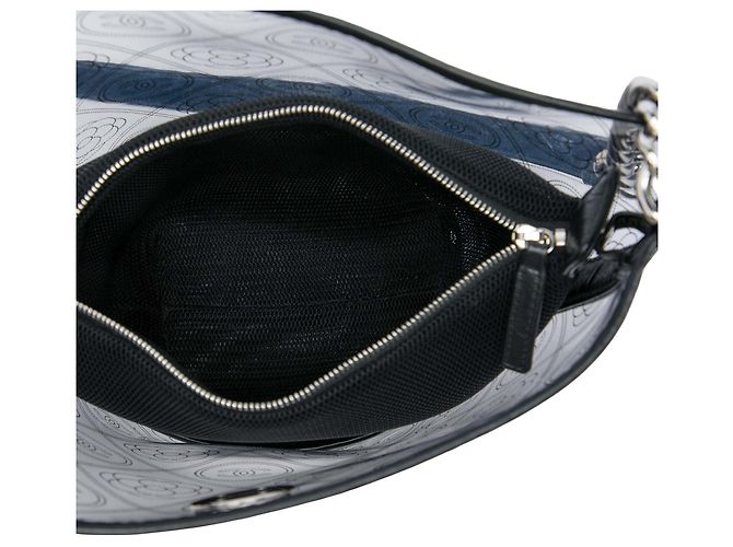 Borsa a secchiello Chanel Camellia Coco in PVC nero e vitello stropicciato, dimensione Medium - vista 4