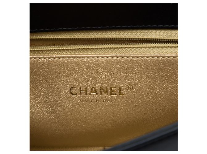 Chanel Black Medium Quilted Calfskin Octagon CC Clasp Flap Nero - vista 5