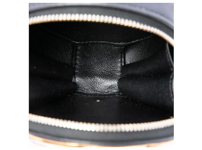 Clutch rotonda Chanel Black CC in pelle di agnello e metallo con Camelia e catena Nero - vista 4