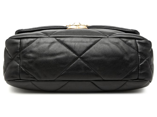 Chanel 19 Flap Medium in lambskin nero - vista 3