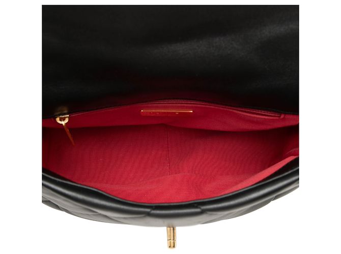 Chanel 19 Flap Medium in lambskin nero - vista 4