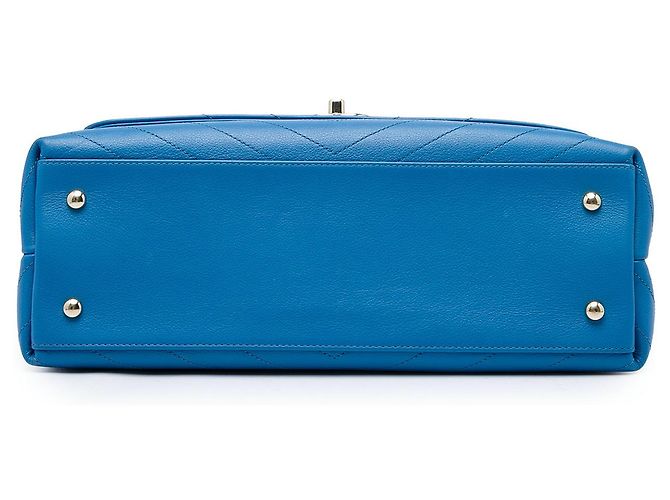 Chanel Blue Medium Grained Calfskin Chevron Chic Top Handle Flap - vista 3