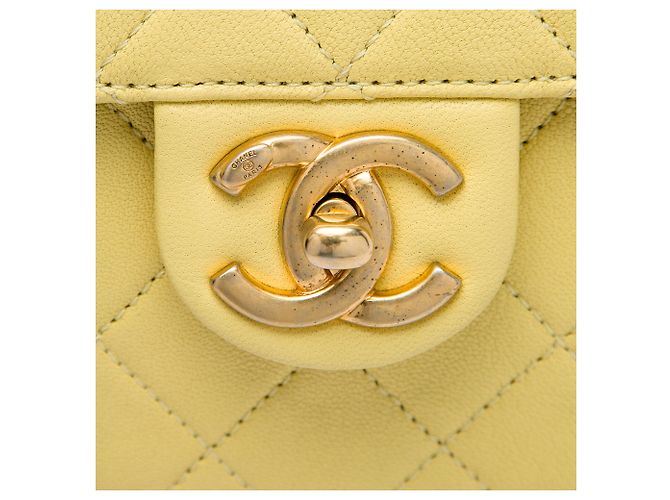 Chanel Yellow Small Quilted Lambskin Chic Pearls Flap Giallo - vista 5