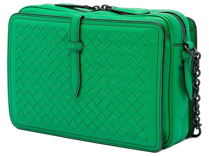 Bolsa Camera com aba e cinto Bottega Veneta em Nappa Intrecciato verde - vista 2