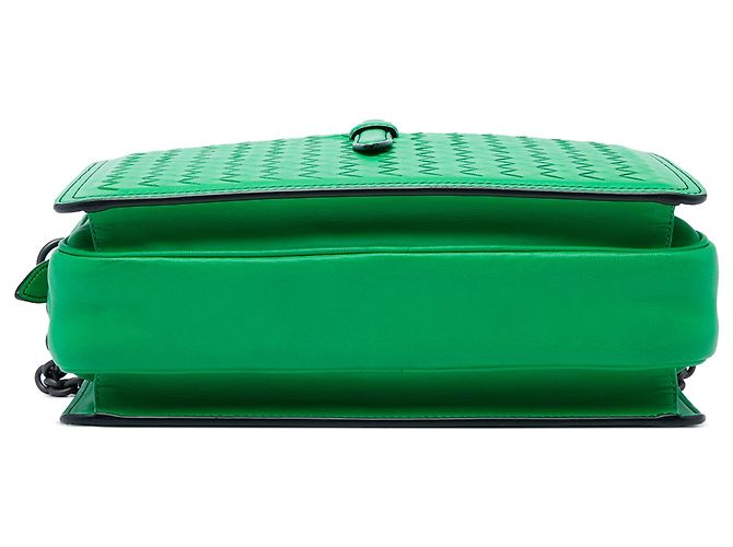 Bolsa Camera com aba e cinto Bottega Veneta em Nappa Intrecciato verde - vista 3