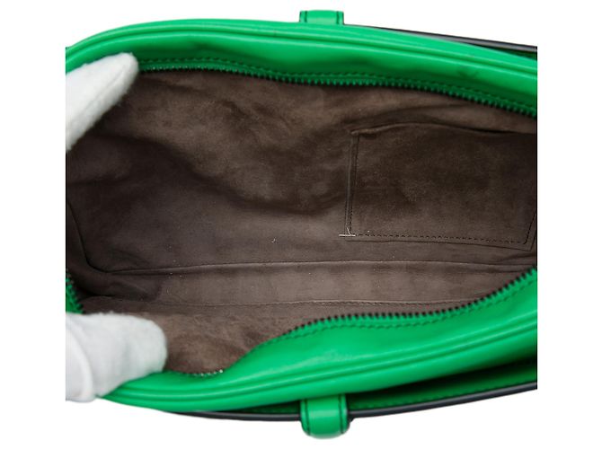 Bolsa Camera com aba e cinto Bottega Veneta em Nappa Intrecciato verde - vista 4
