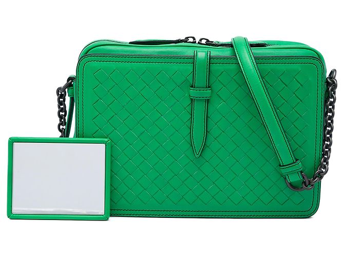Bolsa Camera com aba e cinto Bottega Veneta em Nappa Intrecciato verde - vista 6