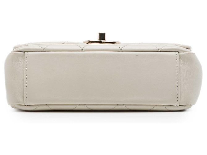 Chanel White Medium Quilted Lambskin Twist Chain Enamel CC Flap Bianco Crudo - vista 3