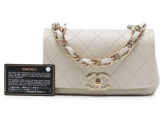 Chanel White Medium Quilted Lambskin Twist Chain Enamel CC Flap Bianco Crudo - vista 7