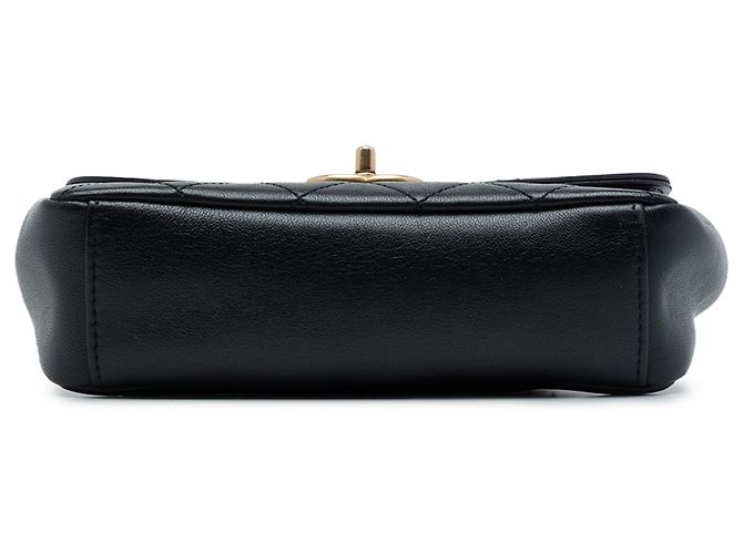 Chanel Black Small Quilted Lambskin Curved Flap Nero - vista 3