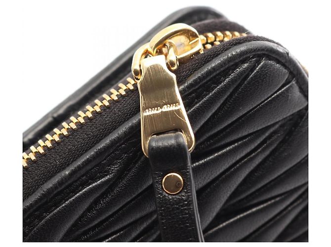 Cartera bi-fold Miu Miu Black Matelassé Negro - vista 11