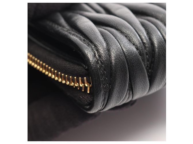 Cartera bi-fold Miu Miu Black Matelassé Negro - vista 7