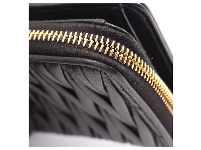 Cartera bi-fold Miu Miu Black Matelassé Negro - vista 9