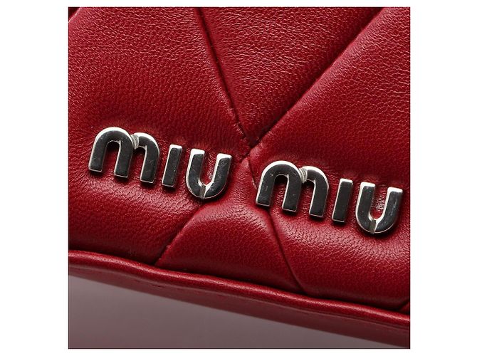 Borsa a tracolla matelassé con borchie Miu Miu Rosso - vista 9