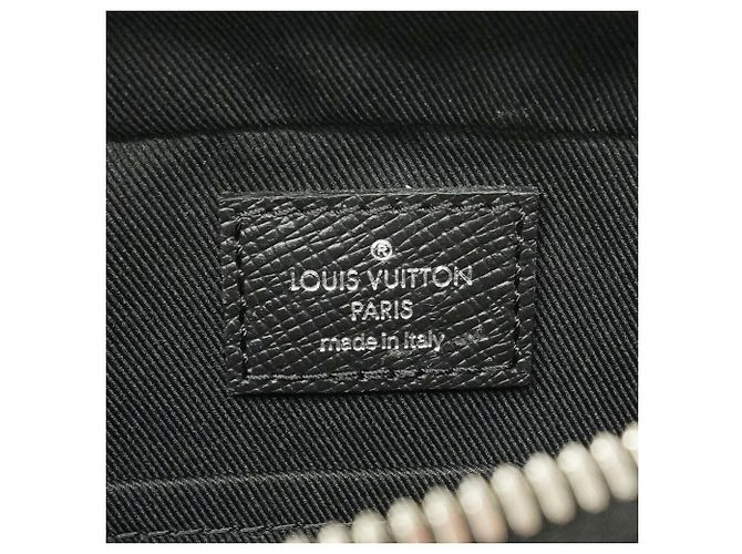 Borsa a tracolla Louis Vuitton Taiga Avenue Nero - vista 5