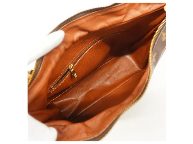 Bolso de hombro Louis Vuitton Monogram Boulogne 30 Castaño - vista 4