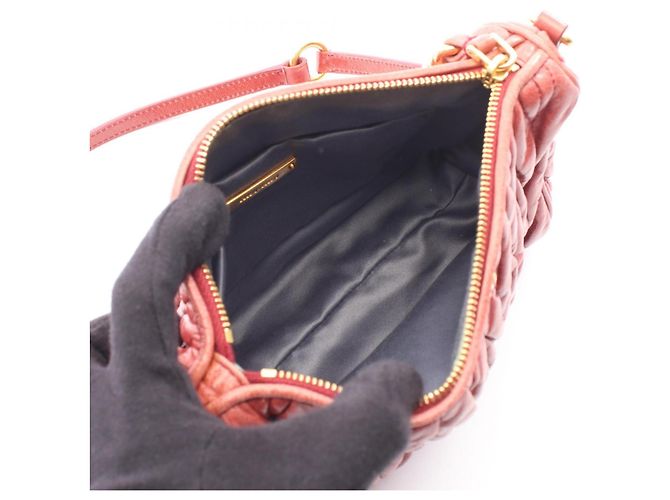 Borsa a tracolla in pelle Matelassé Miu Miu Rosa - vista 3
