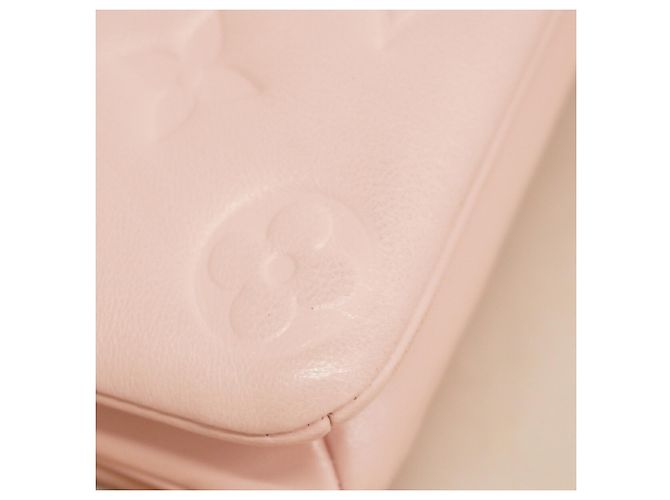 Borsa a tracolla Louis Vuitton Monogram Coussin Pochette Rosa - vista 8