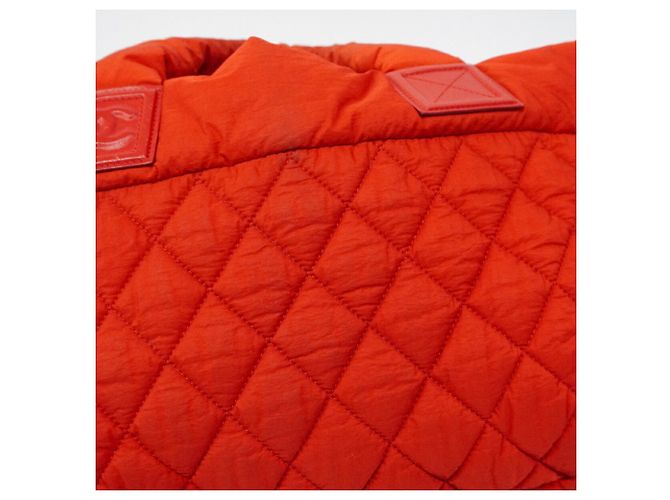 Bolso Tote Chanel Coco Cocoon de nylon Roja - vista 11