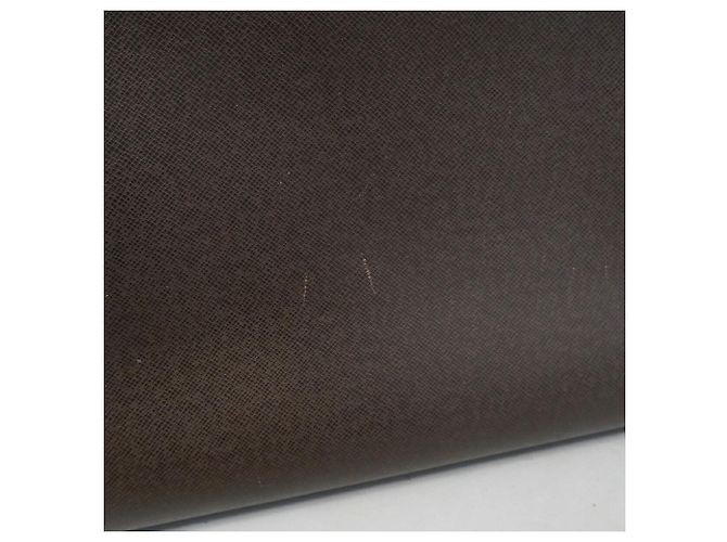 Porte-documents Louis Vuitton Taiga Nevsky Marron - vue 9
