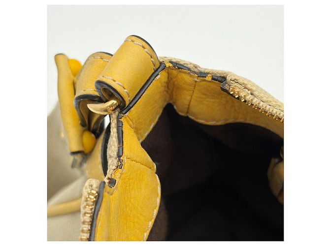 Bolso de hombro Loewe Anagram Beige Amarillo - vista 17