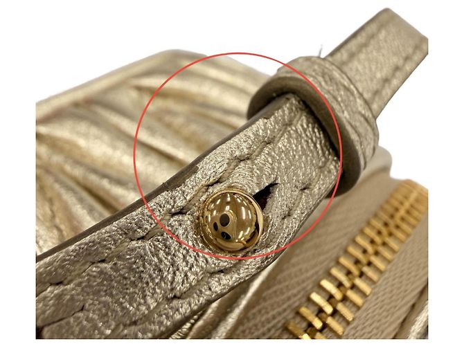 Charm in pelle Miu Miu D'oro - vista 10