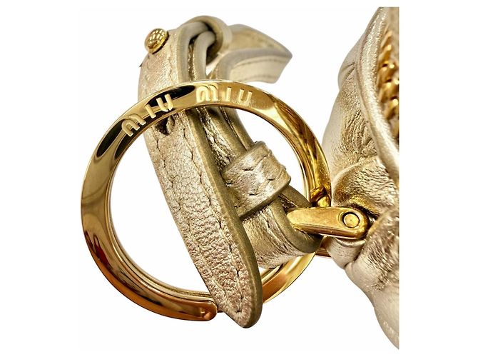 Charm in pelle Miu Miu D'oro - vista 8