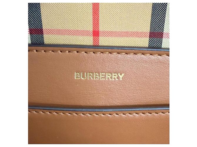 Burberry 8021279 Small 2-Way Tote and Shoulder Bag Marrone Nero - vista 12
