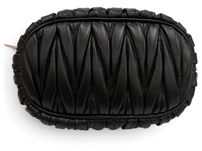 Borsa a tracolla Miu Miu in pelle di agnello Matelassé nera Nero - vista 6