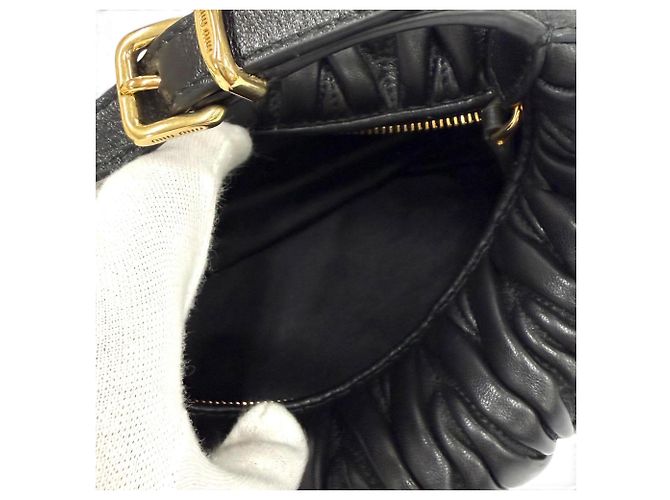 Borsa a tracolla Miu Miu in pelle di agnello Matelassé nera Nero - vista 7