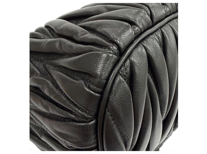 Borsa a tracolla Miu Miu in pelle di agnello Matelassé nera Nero - vista 8