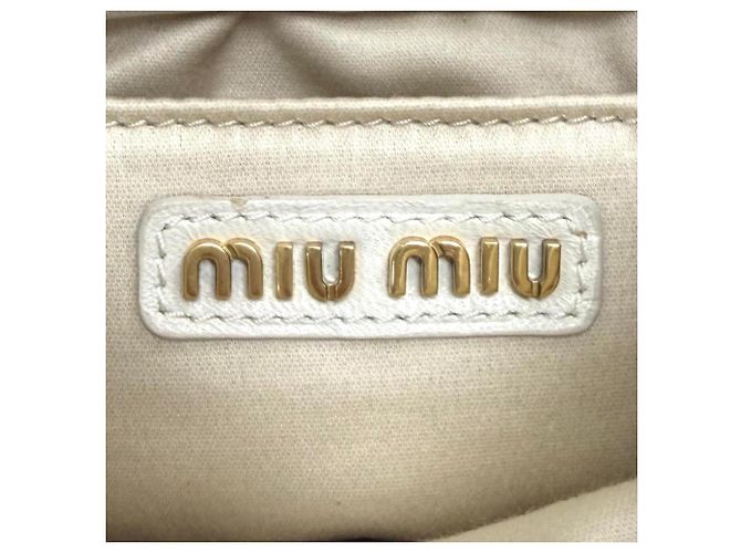 Borsa a tracolla Miu Miu 5BE085 in pelliccia di pecora con logo in metallo Bianco - vista 12