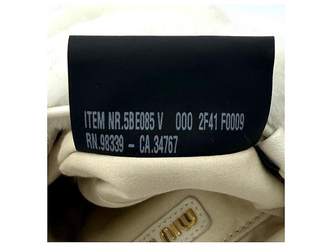 Borsa a tracolla Miu Miu 5BE085 in pelliccia di pecora con logo in metallo Bianco - vista 14