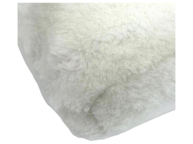 Borsa a tracolla Miu Miu 5BE085 in pelliccia di pecora con logo in metallo Bianco - vista 8