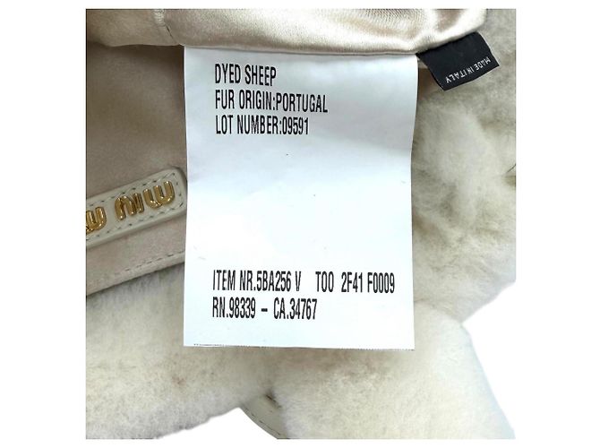 Miu Miu 2-Way Handtasche aus Schafsfell mit Logo-Plakette Weiß - Ansicht 12