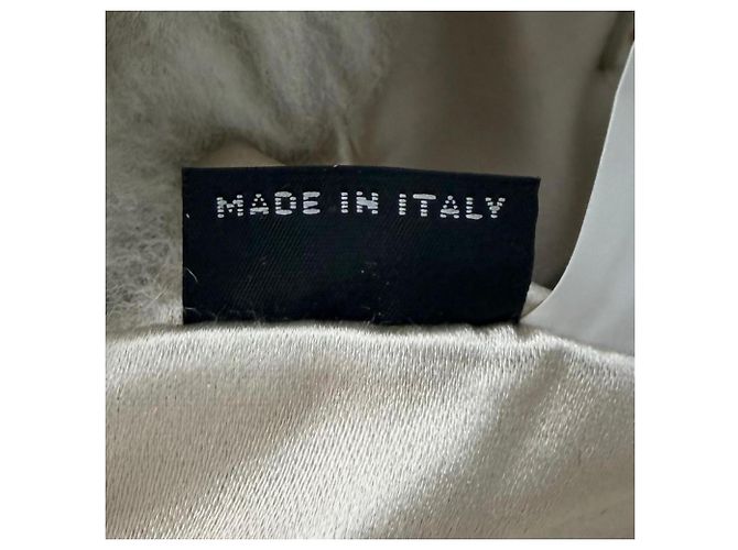 Miu Miu 2-Way Handtasche aus Schafsfell mit Logo-Plakette Weiß - Ansicht 13