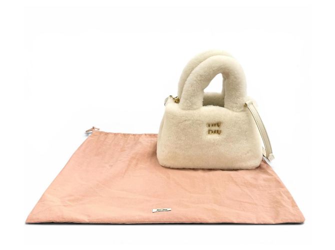 Miu Miu 2-Way Handtasche aus Schafsfell mit Logo-Plakette Weiß - Ansicht 2