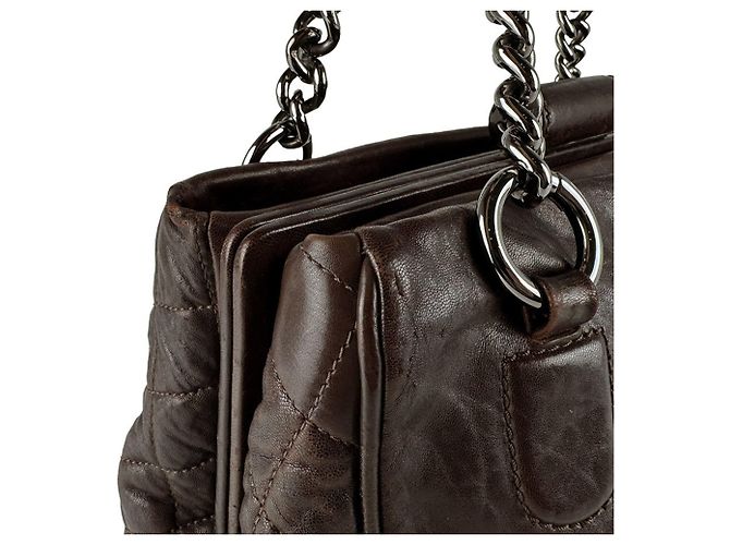Bolsa de mão Chanel em couro marrom - vista 7