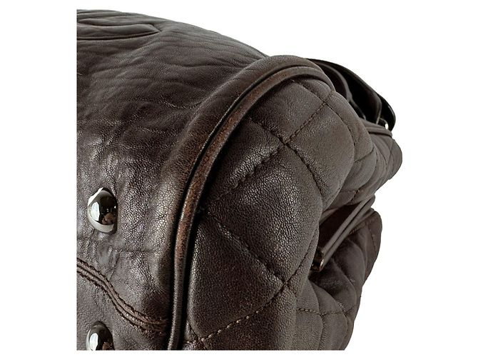 Bolsa de mão Chanel em couro marrom - vista 8