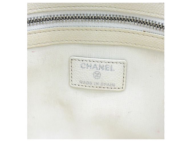 Chanel Classic O Case Quilted Caviar Small Bianco - vista 6