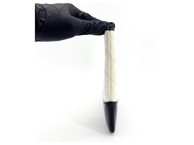 Chanel Gabrielle O Case Clutch in pelle di vitello matelassé Medium Nero - vista 3