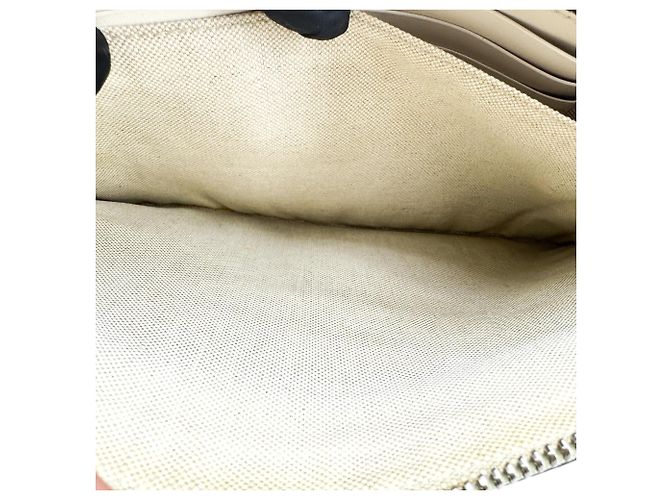 Pochette Gucci en cuir perforé embossé GG Blanc - vue 5