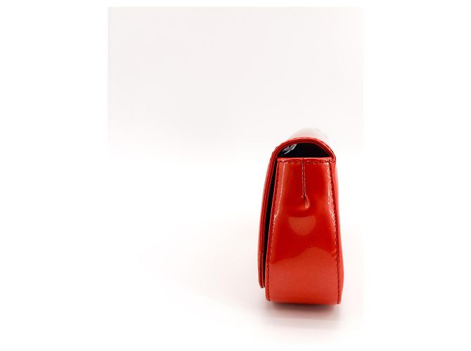 Clutch Louis Vuitton Sobe in vernice Rosso - vista 4